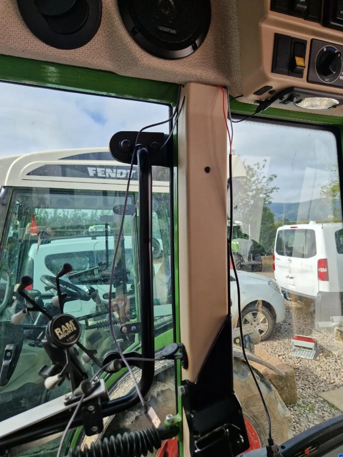 VYC_Tracker_Fendt_B_Saeule_anonymisiert